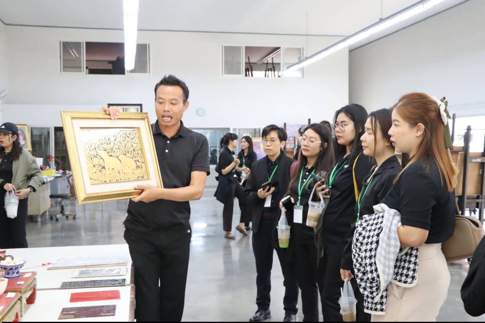 title - ผู้อำนวยการกลุ่มฝึกอบรมและการพัฒนาผลิตภัณฑ์ (ศพส.) ได้รับเชิญเป็นผู้บรรยายพิเศษ  ให้แก่ ข้าราชการใหม่ รุ่นที่ 10 หลักสูตร ต้นกล้าข้าราชการ ประจำปีงบประมาณ พ.ศ. 2569 ณ ห้องประชุมอาคาร 100 ปี ศูนย์ส่งเสริมและพัฒนาอาชีพเสริมนอกภาคการเกษตร